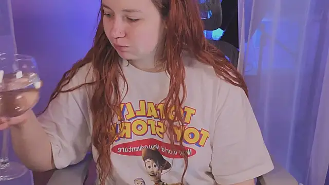 Snapshot of carolina_elf chatting on 11/20/25, 01:55 carolina elf online show from 11/20/25, 01:55