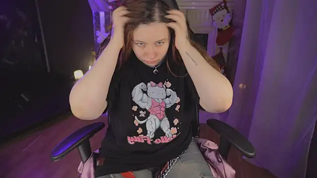 Snapshot of carolina_elf chatting on 12/14/25, 12:32 carolina elf online show from 12/14/25, 12:32