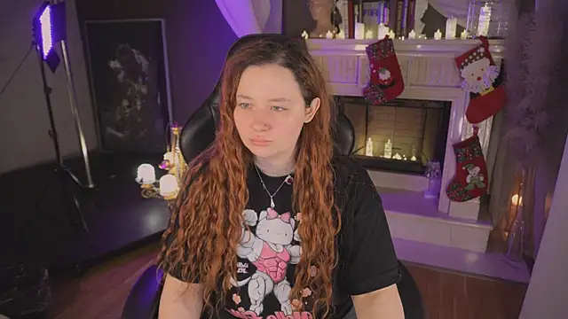 Snapshot of carolina_elf chatting on 12/19/25, 05:25 carolina elf online show from 12/19/25, 05:25