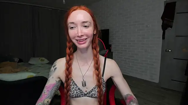 Snapshot of Roxy_Silver chatting on 11/04/25, 09:58 Roxy Silver online show from 11/04/25, 09:58