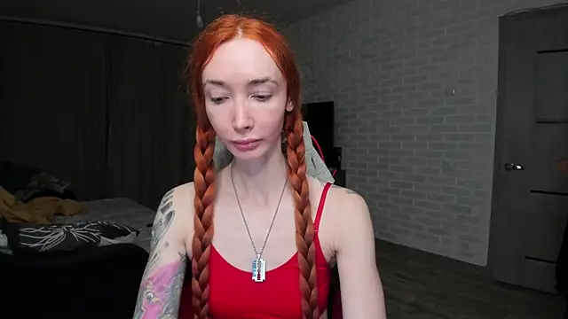 Snapshot of Roxy_Silver chatting on 11/11/25, 09:37 Roxy Silver online show from 11/11/25, 09:37