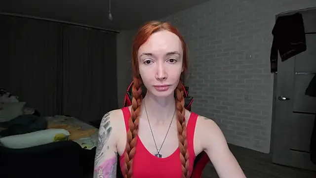 Snapshot of Roxy_Silver chatting on 12/13/25, 09:09 Roxy Silver online show from 12/13/25, 09:09