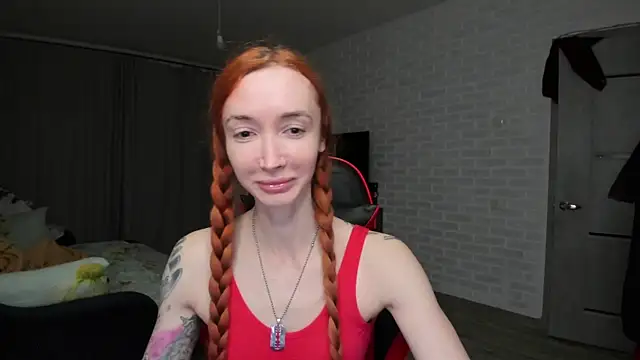 Snapshot of Roxy_Silver chatting on 12/16/25, 06:46 Roxy Silver online show from 12/16/25, 06:46