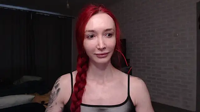 Snapshot of Roxy_Silver chatting on 06/18/26, 10:19 Roxy Silver online show from 06/18/26, 10:19