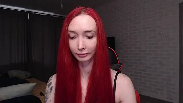 Snapshot of Roxy_Silver chatting on 06/20/26, 09:01 Roxy Silver online show from 06/20/26, 09:01