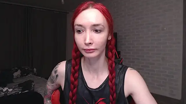 Snapshot of Roxy_Silver chatting on 06/25/26, 08:13 Roxy Silver online show from 06/25/26, 08:13