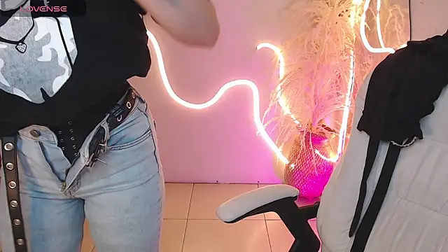 ViolettaHotLatin  online show from 09/10/25, 12:38