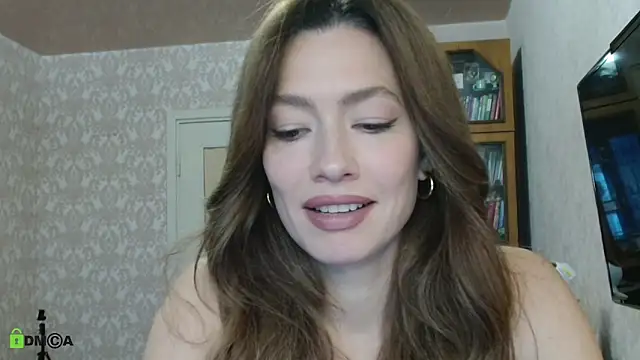 Snapshot of alicia_spicy chatting on 11/14/25, 04:44 alicia spicy online show from 11/14/25, 04:44