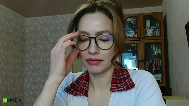 Snapshot of alicia_spicy chatting on 12/18/25, 05:46 alicia spicy online show from 12/18/25, 05:46