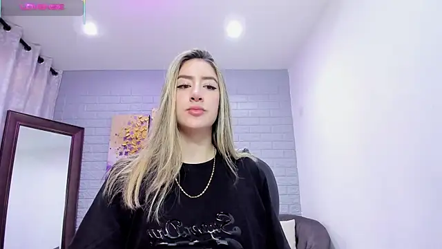  AlejaCruz  online show from 01/11/26, 05:51