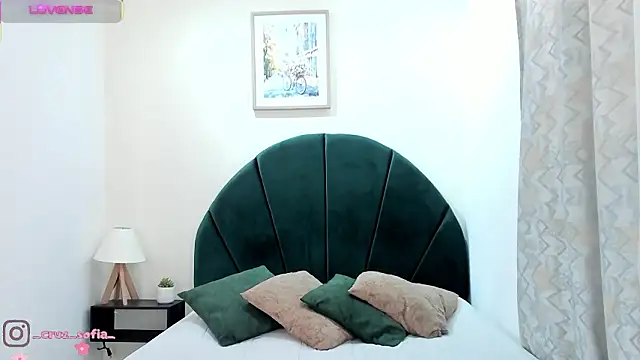  AlejaCruz  online show from 02/09/26, 05:28