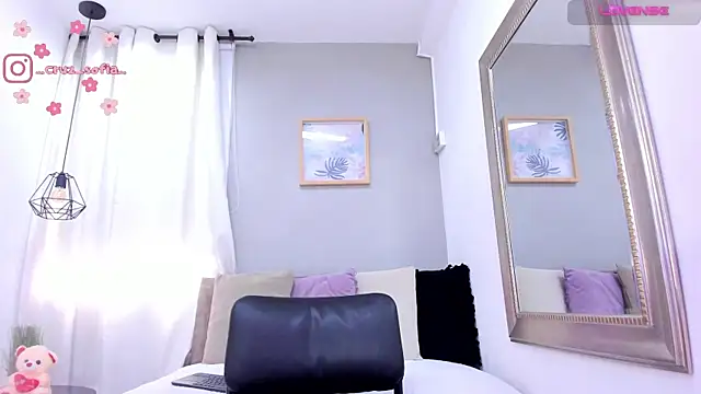  AlejaCruz  online show from 04/10/26, 06:01