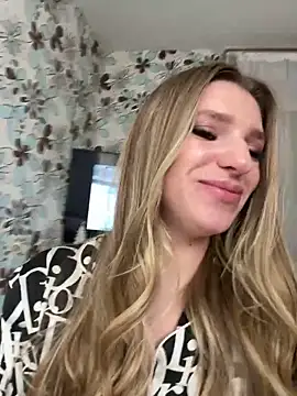 Snapshot of adel_secret chatting on 02/06/26, 09:18 adel secret online show from 02/06/26, 09:18