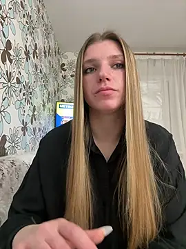 Snapshot of adel_secret chatting on 02/13/26, 09:33 adel secret online show from 02/13/26, 09:33