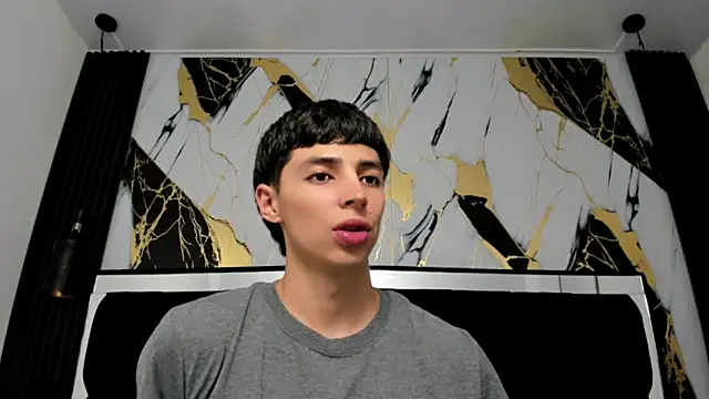 Snapshot of Adam_Clay21 chatting on 12/13/24, 07:53 Adam Clay21 online show from 12/13/24, 07:53