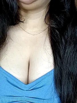 Snapshot of AK---47 chatting on 11/13/25, 03:55 AK---47 online show from 11/13/25, 03:55