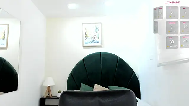  LaraMom  online show from 04/10/26, 07:51