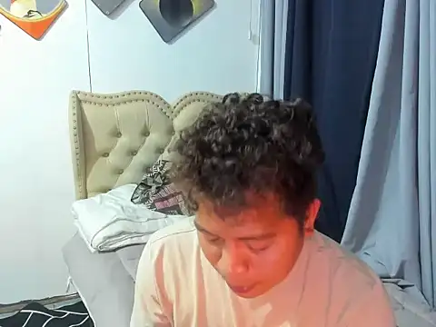 Snapshot of asian_sweetboy chatting on 11/24/25, 05:18 asian sweetboy online show from 11/24/25, 05:18