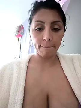 tiffani  love online show from 11/04/25, 06:18