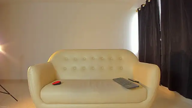 Emi latingirl online show from 12/19/25, 09:22