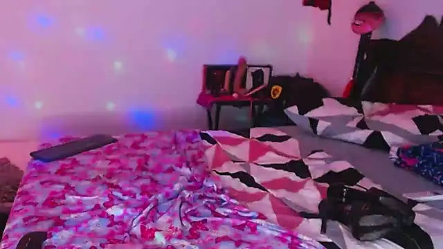 Snapshot of Candy-love87 chatting on 12/27/24, 08:39 Candy-love87 online show from 12/27/24, 08:39