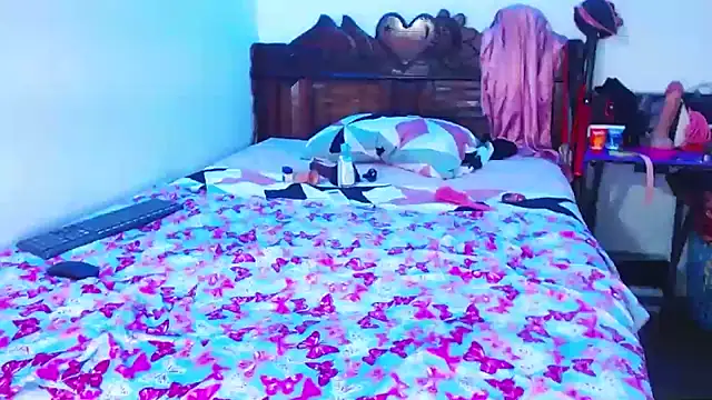 Snapshot of Candy-love87 chatting on 02/27/25, 11:59 Candy-love87 online show from 02/27/25, 11:59