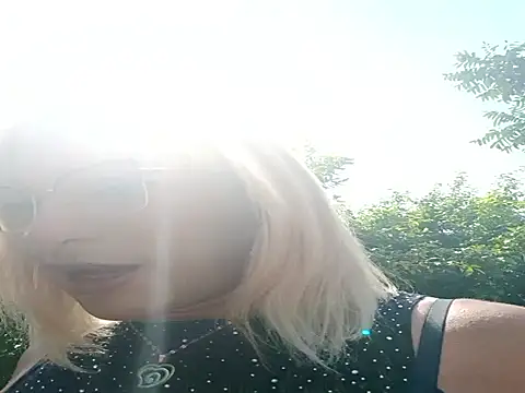 Snapshot of Candy-love87 chatting on 10/31/25, 02:51 Candy-love87 online show from 10/31/25, 02:51