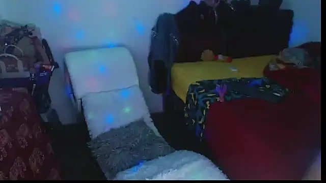 Snapshot of Candy-love87 chatting on 11/12/25, 04:07 Candy-love87 online show from 11/12/25, 04:07