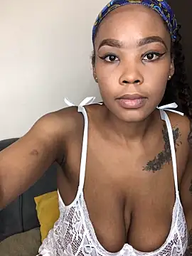 Snapshot of Nicole_Liam_ chatting on 12/20/25, 04:41 Nicole Liam online show from 12/20/25, 04:41