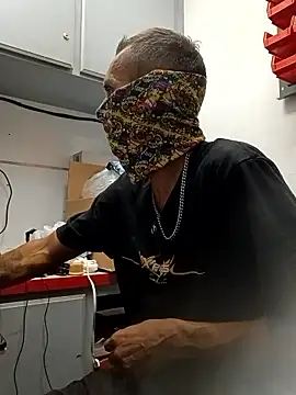 Snapshot of me_myself_I_69 chatting on 09/28/25, 06:24 me myself I 69 online show from 09/28/25, 06:24