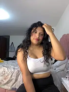 Snapshot of tati__22 chatting on 09/25/25, 12:03 tati  22 online show from 09/25/25, 12:03