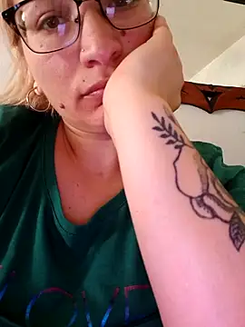 Snapshot of rusher27 chatting on 12/03/25, 04:16 rusher27 online show from 12/03/25, 04:16