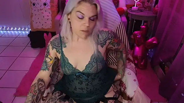 CherryBombBomb online show from 02/20/25, 06:39