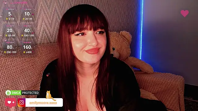 Snapshot of emilymoore__ chatting on 12/11/24, 12:44 emilymoore online show from 12/11/24, 12:44