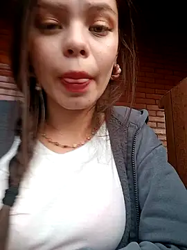 Snapshot of Violeta_12- chatting on 12/12/24, 10:20 Violeta 12- online show from 12/12/24, 10:20