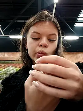 Snapshot of Violeta_12- chatting on 02/12/25, 09:11 Violeta 12- online show from 02/12/25, 09:11