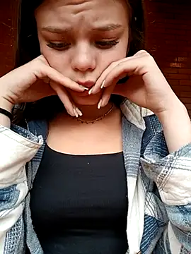 Snapshot of Violeta_12- chatting on 02/13/25, 08:45 Violeta 12- online show from 02/13/25, 08:45