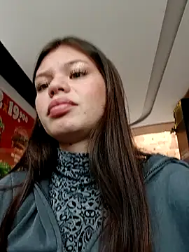 Snapshot of Violeta_12- chatting on 02/21/25, 05:31 Violeta 12- online show from 02/21/25, 05:31