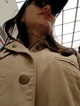 Snapshot of Violeta_12- chatting on 09/20/25, 06:20 Violeta 12- online show from 09/20/25, 06:20