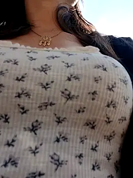 Snapshot of Violeta_12- chatting on 10/25/25, 07:41 Violeta 12- online show from 10/25/25, 07:41