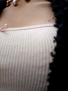 Snapshot of Violeta_12- chatting on 11/05/25, 05:24 Violeta 12- online show from 11/05/25, 05:24