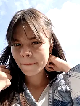 Snapshot of Violeta_12- chatting on 11/10/25, 01:43 Violeta 12- online show from 11/10/25, 01:43