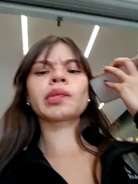 Snapshot of Violeta_12- chatting on 11/12/25, 06:52 Violeta 12- online show from 11/12/25, 06:52