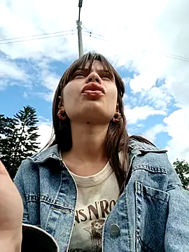 Snapshot of Violeta_12- chatting on 11/14/25, 07:12 Violeta 12- online show from 11/14/25, 07:12