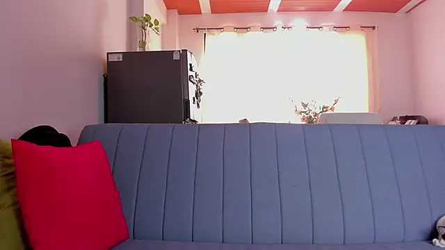 Snapshot of Simply_Zoe__ chatting on 10/04/25, 04:49 Simply Zoe online show from 10/04/25, 04:49