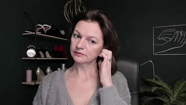 VivianWILD online show from 10/24/25, 06:43