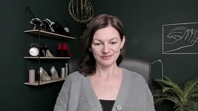 VivianWILD online show from 10/28/25, 07:45