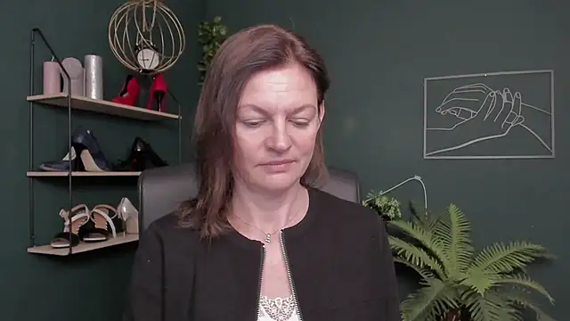 VivianWILD online show from 11/12/25, 09:21