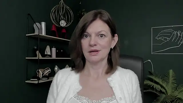 VivianWILD online show from 11/26/25, 07:53