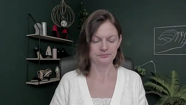 VivianWILD online show from 11/27/25, 07:10